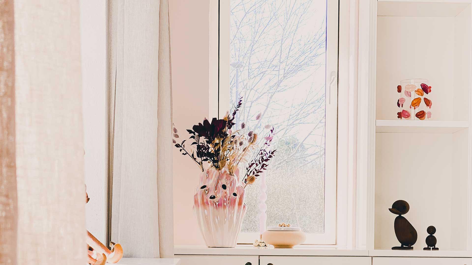 En vase i et vindue